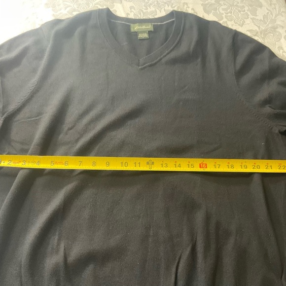 Eddie Bauer Men’s Size Large Black V Neck Cotton Cashmere Blend Sweater - Picture 3 of 6